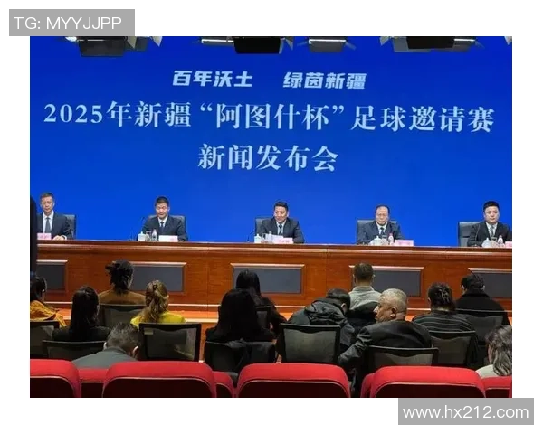 球迷齐聚阿图什 点着赛事热情 球迷齐聚阿图什 点着赛事热情